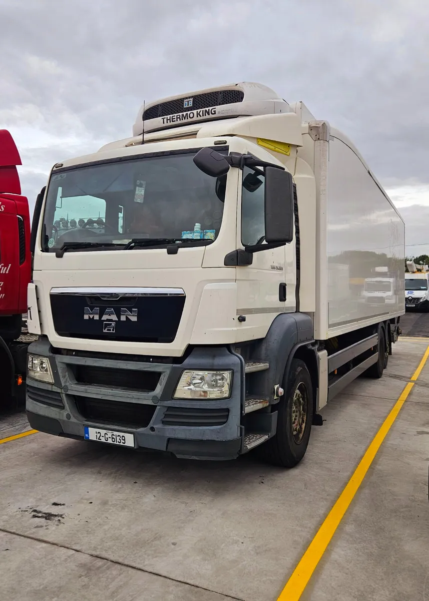 MAN TGS 6X2 Rear Lift ThermoKing - Image 2