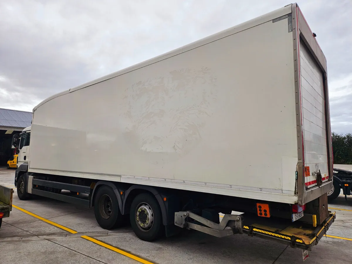 MAN TGS 6X2 Rear Lift ThermoKing - Image 2