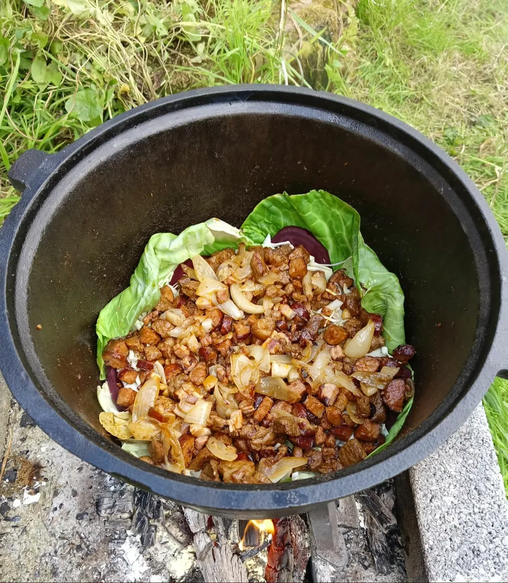 Iron cast pot / outdoor cooking - Image 4