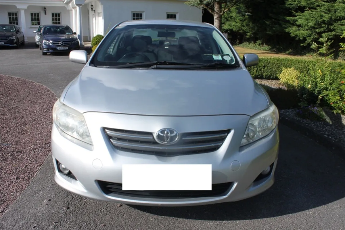 Toyota Corolla 1.4 Luna Saloon, 2010 - Image 1