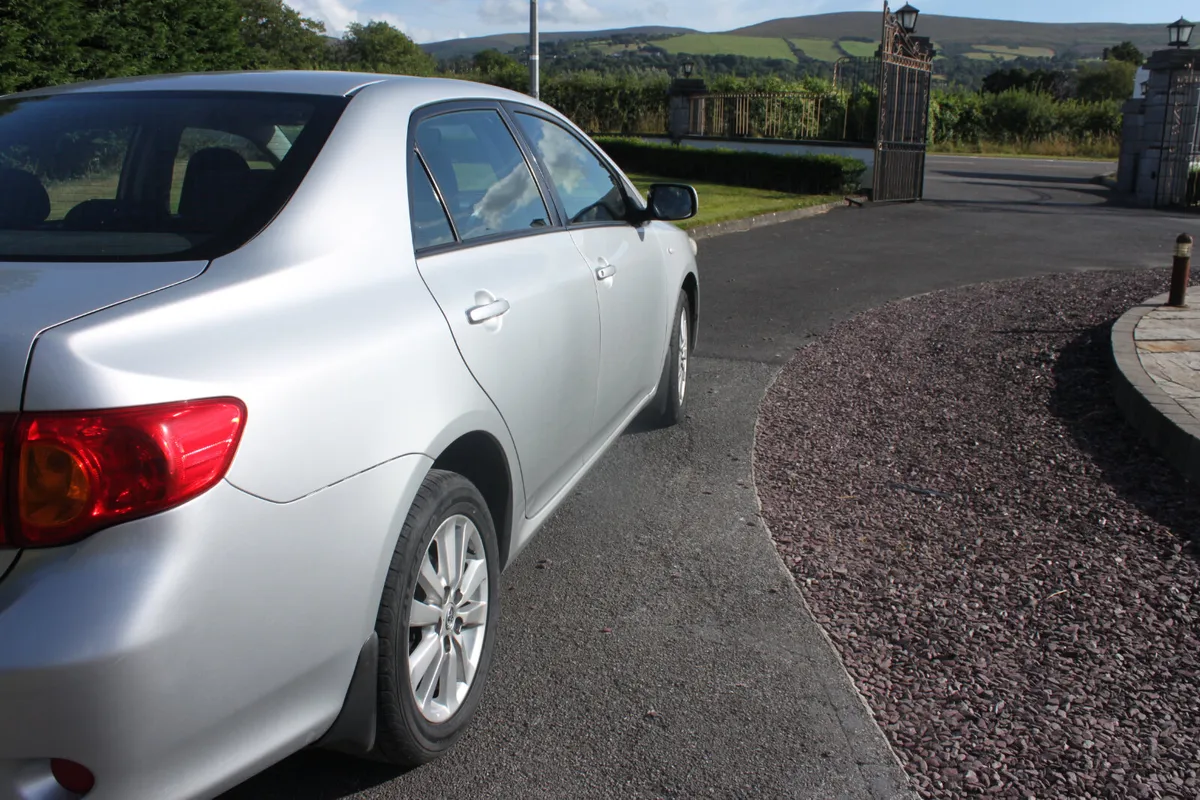 Toyota Corolla 1.4 Luna Saloon, 2010 - Image 3