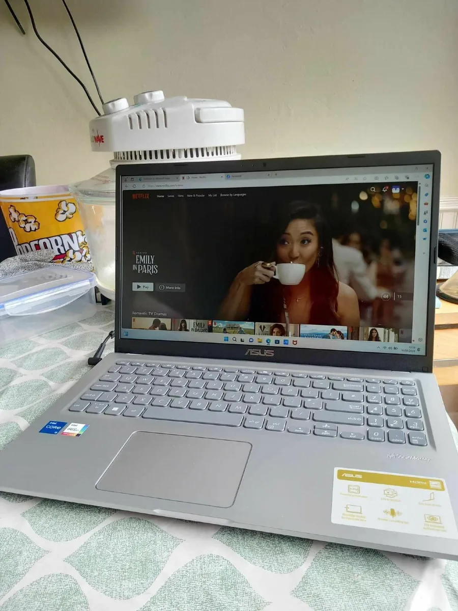 ASUS Vivobook 15 X1500E Laptop - Image 1