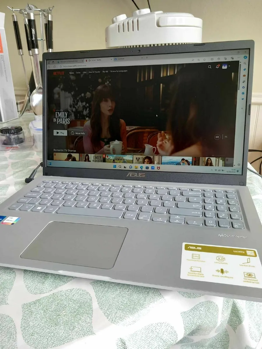 ASUS Vivobook 15 X1500E Laptop - Image 4