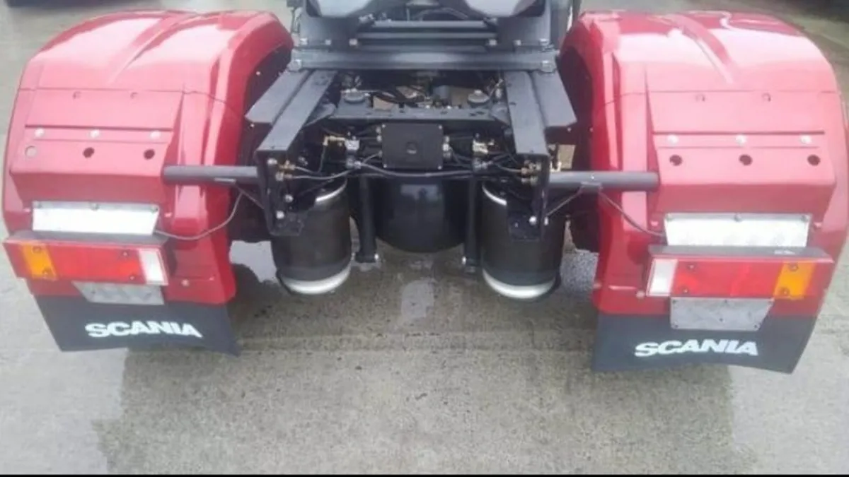 Scania 3 series NEW mudguards,battery cover... - Image 3