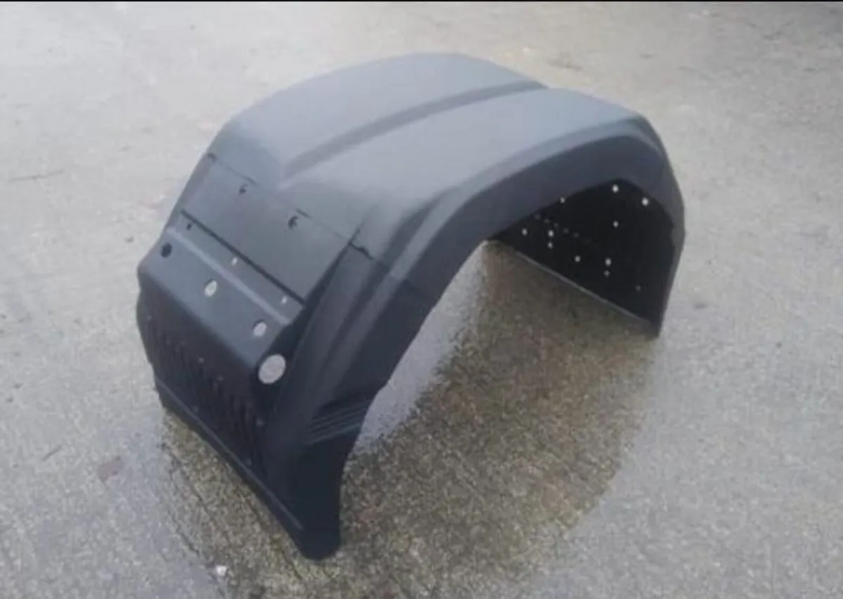 Scania 3 series NEW mudguards,battery cover... - Image 2
