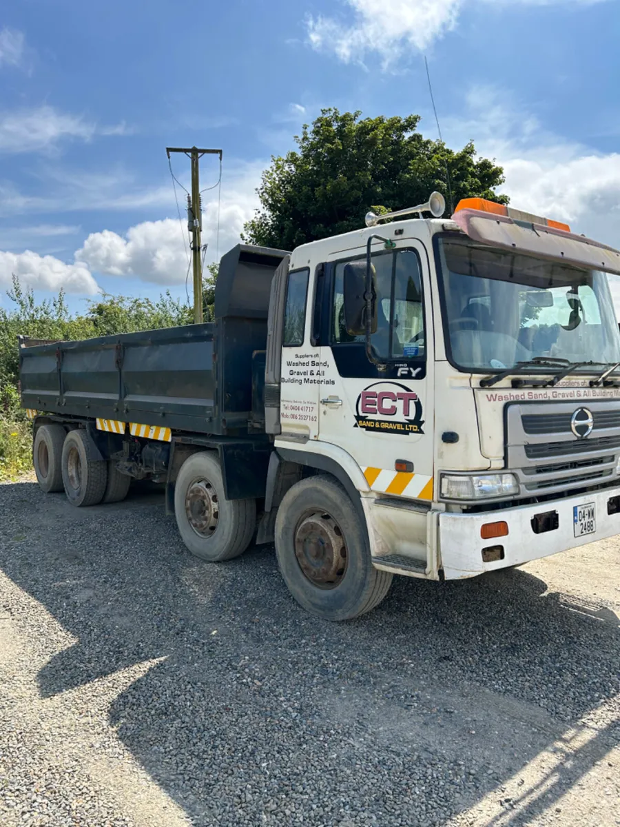 Hino tipper 2004 - Image 2