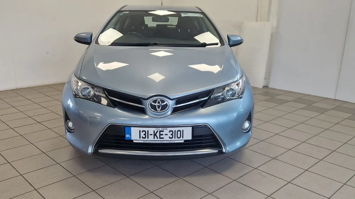 Toyota Auris 2013 - BEAUTIFUL CAR TO DRIVE - Image 2