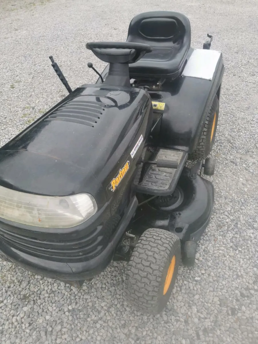 Ride on mower. - Image 1