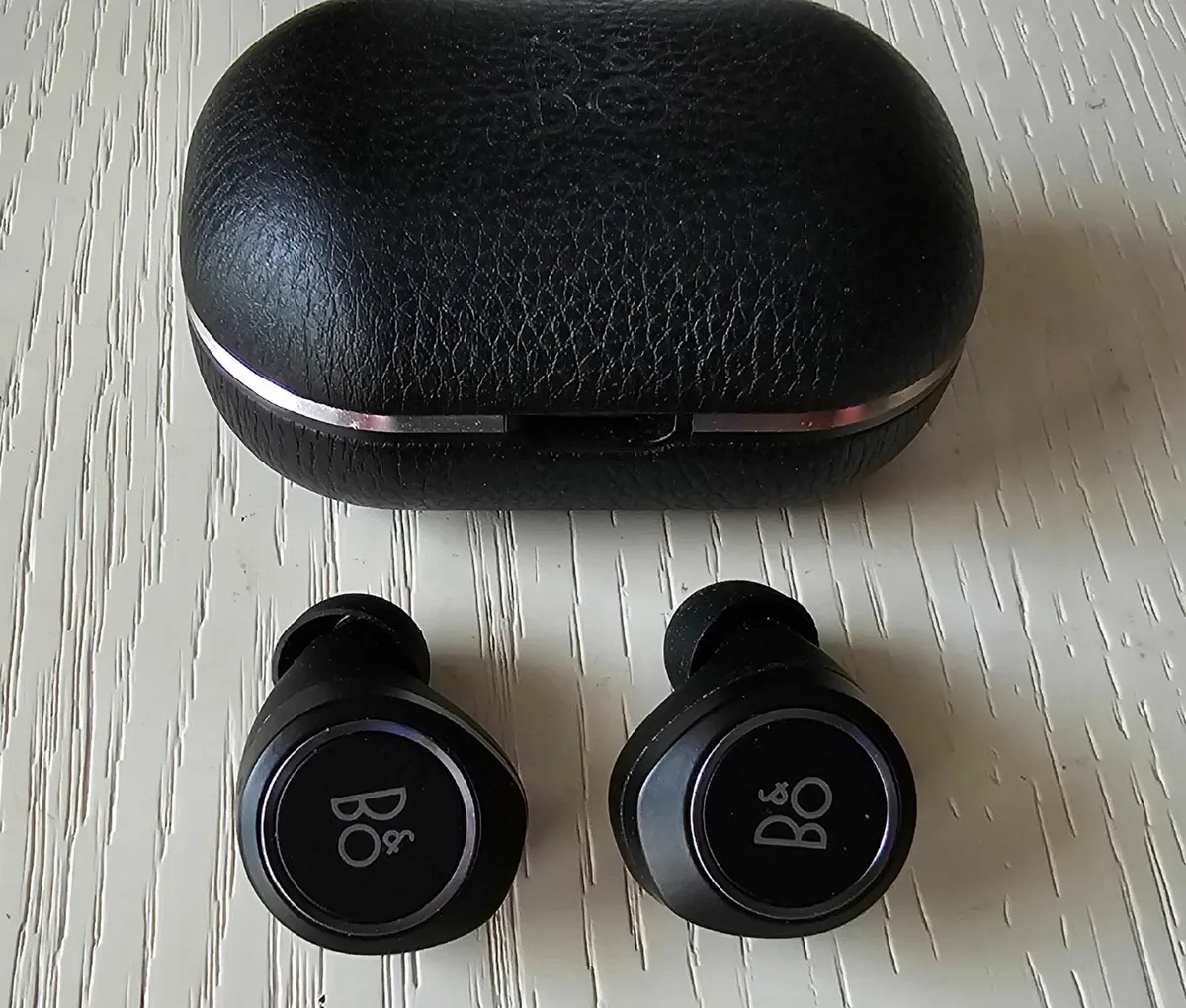 Bang & Olufsen Beoplay E8 truly wireless earphones - Image 1