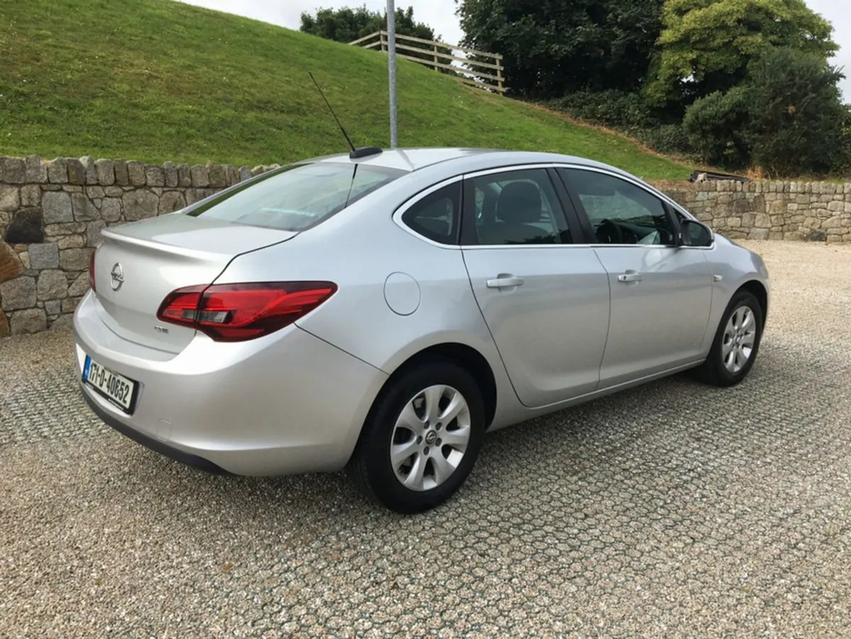 Opel Astra Notchback 1.6 Cdti 136PS 4DR Auto - Image 2