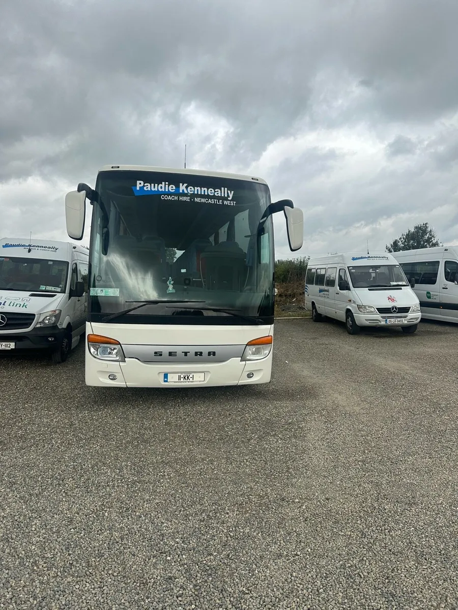 Buses & coaches - Image 1