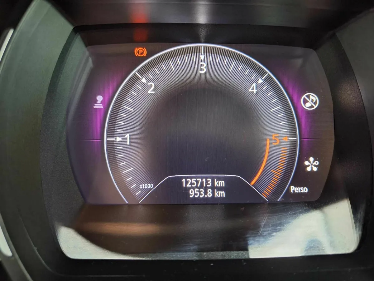 Renault Megane High-spec 1.5 diesel *FRESH NCT* - Image 2