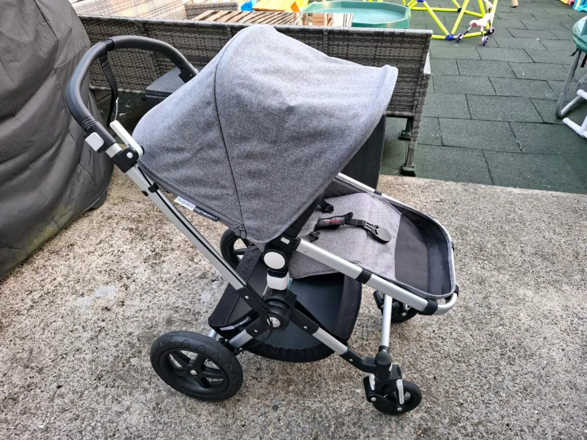 Bugaboo cameleon 3 and footmuffs - Image 1