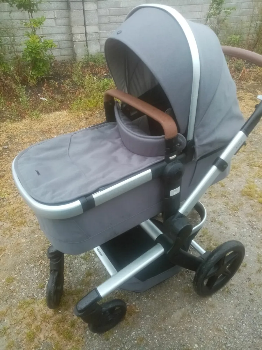 Jolie Z Pram. for sale in Co. Cork for 1 on DoneDeal