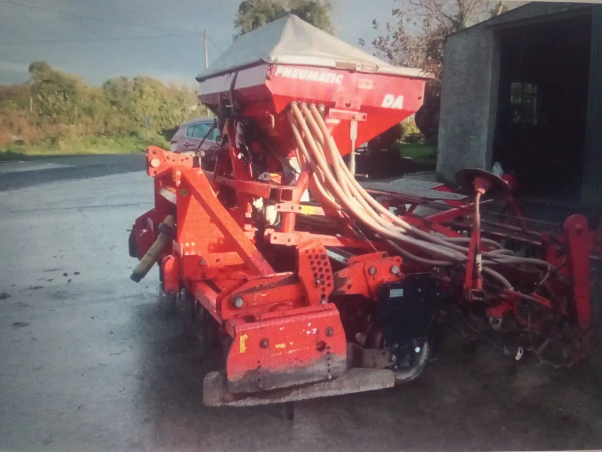 Accord 32 row  seed drill - Image 2