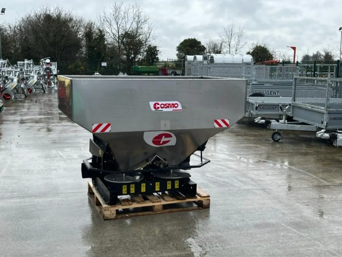 Cosmo fertiliser spreaders in stock - Image 1
