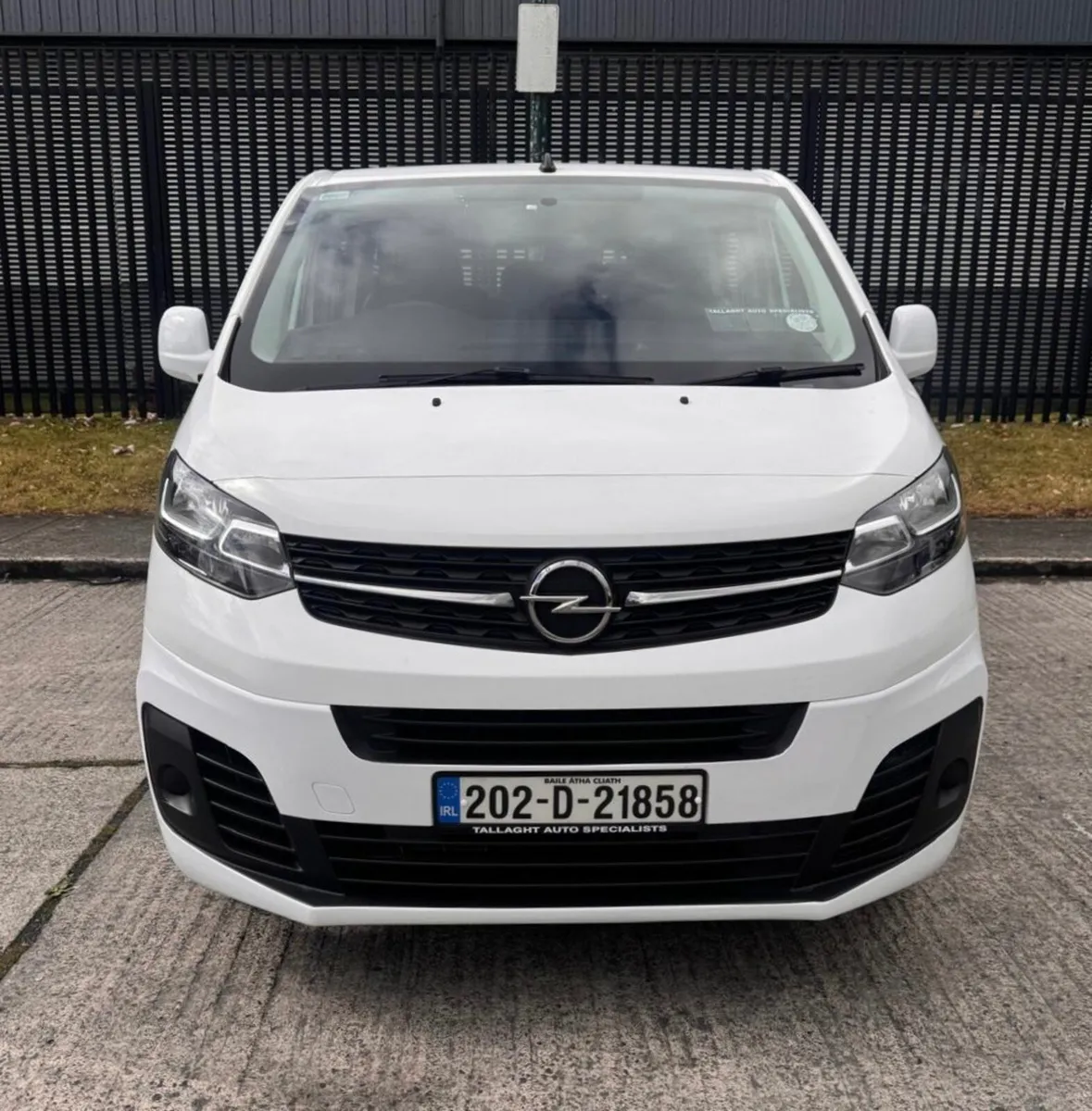 2020 Opel Vivaro 9 Seater Minibus - Image 2