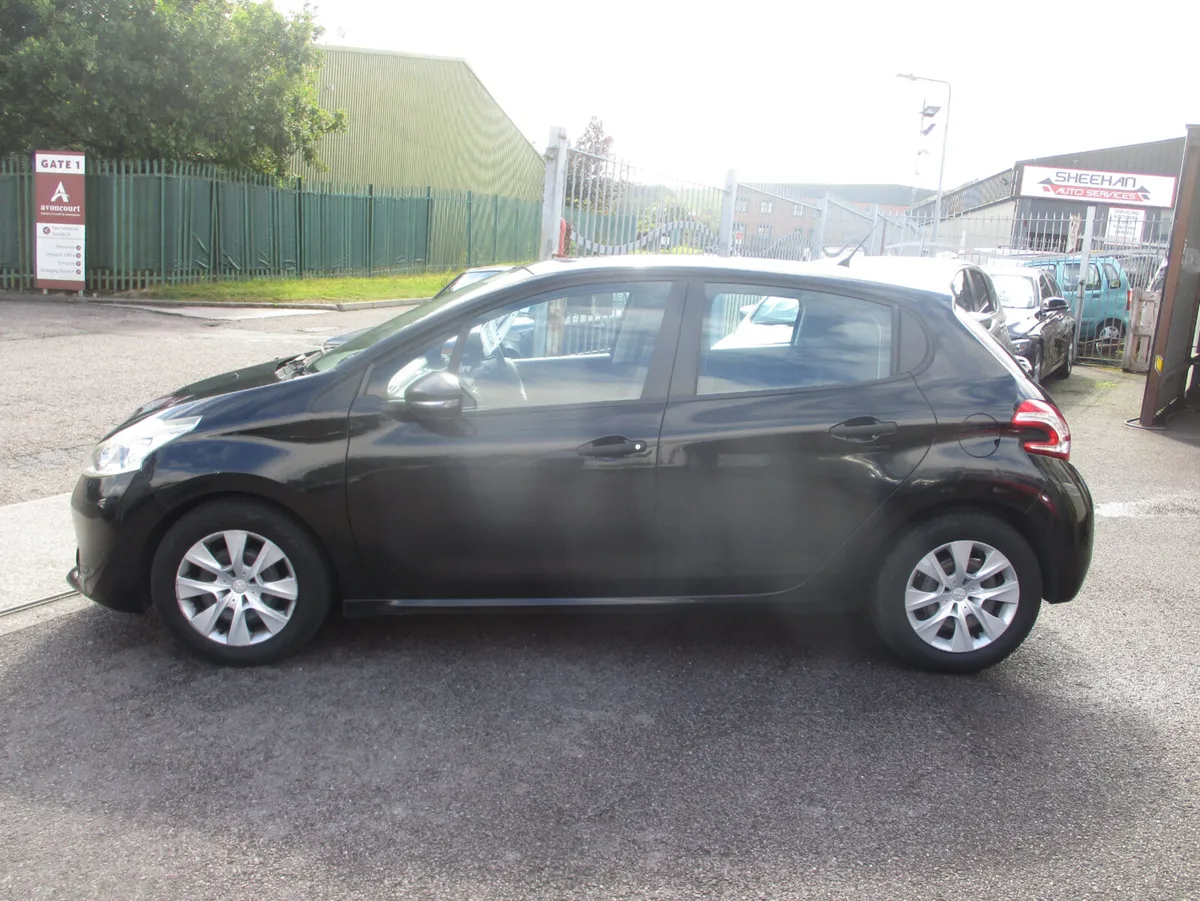 Peugeot 208 2014 LOW MILAGE CAR. - Image 4