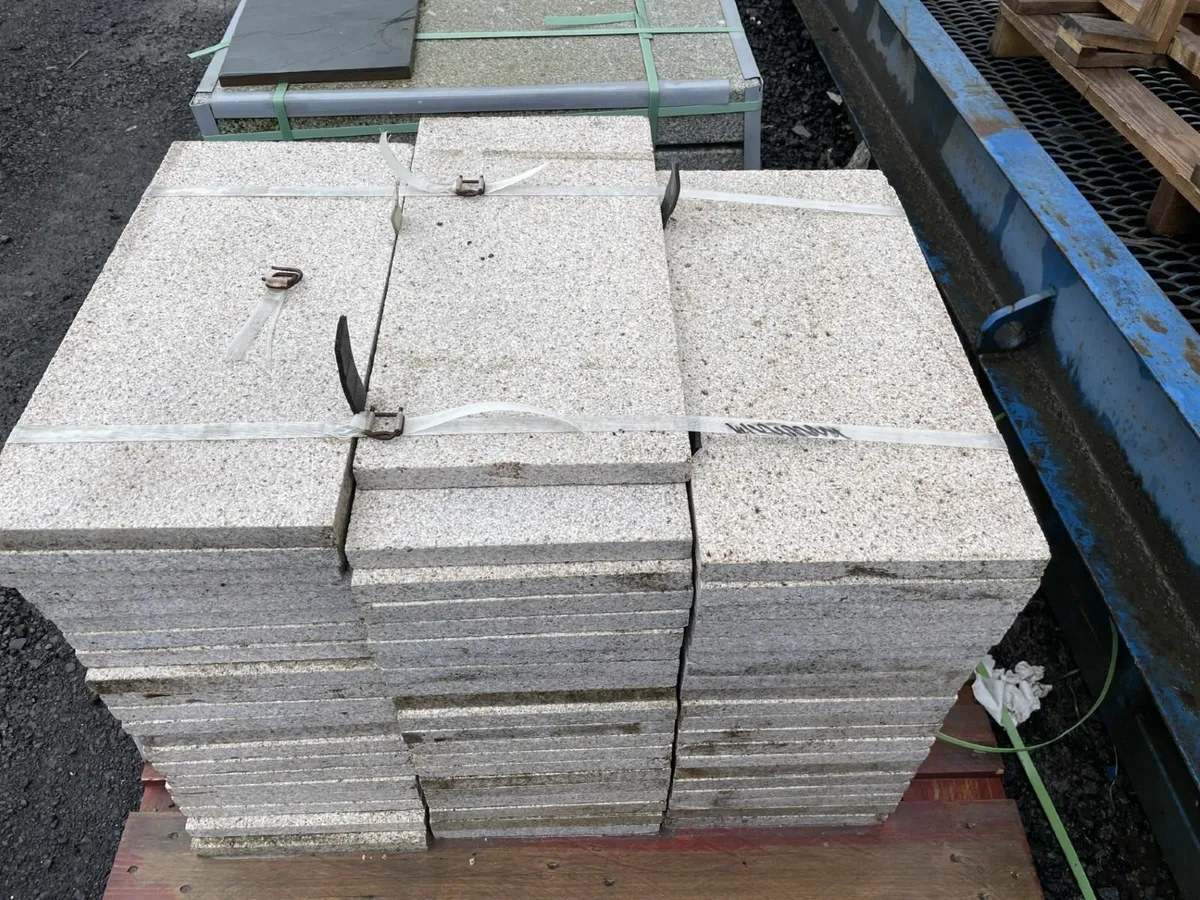 Oatmeal Brown Granite Paving - Image 3