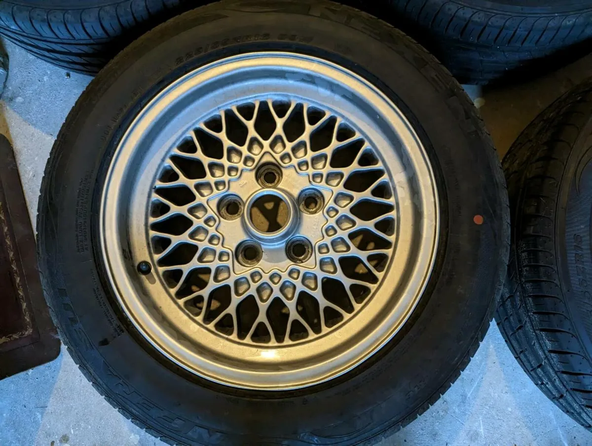 4 x Jaguar XJ6/ XJ40 refurbed lattice alloys - Image 3