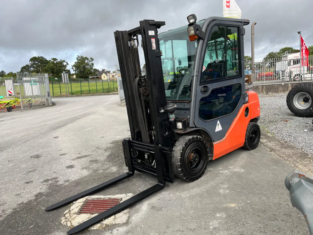 Toyota forklift - Image 1