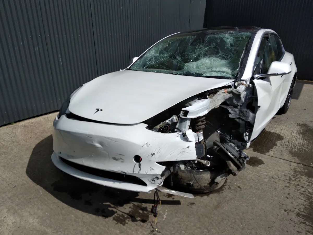 2022 Tesla Model 3 Long Range Breaking/Dismantling - Image 1