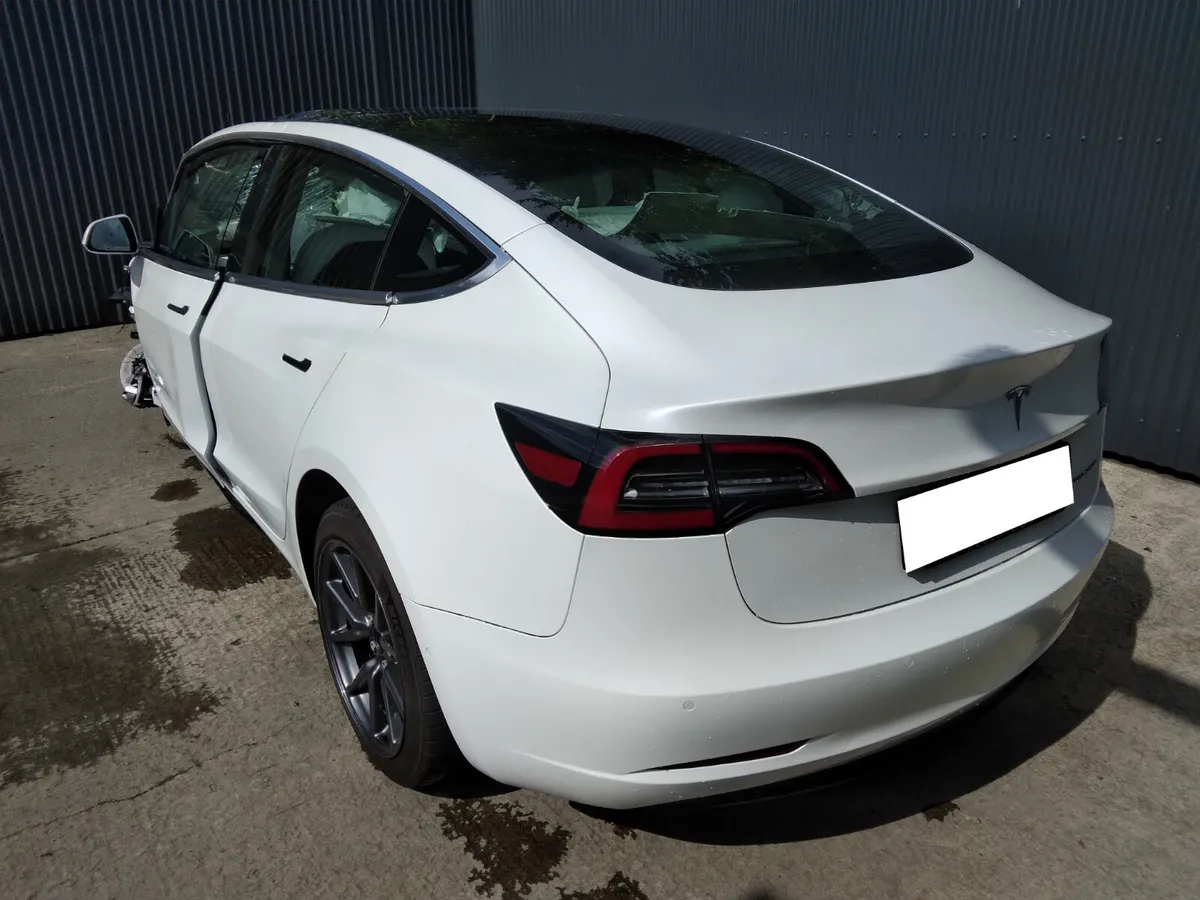 2022 Tesla Model 3 Long Range Breaking/Dismantling - Image 3