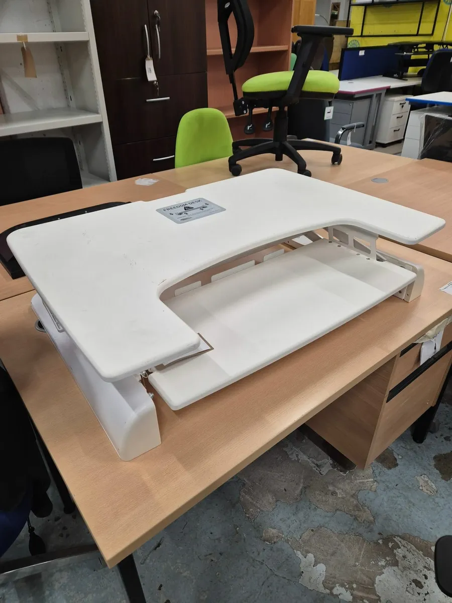 OFFICE FURNITURE HEIGHT ADJUSTABLE TABLE TOP @ CJM