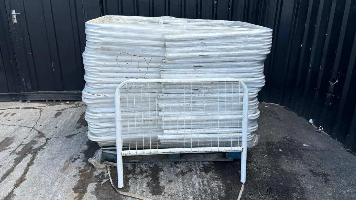 Quantity Of Site Fence To Suit Water Barriers - Image 1