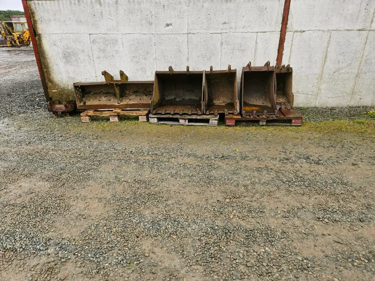 Massey ferguson digger buckets and quick hitch for sale in Co. Wexford