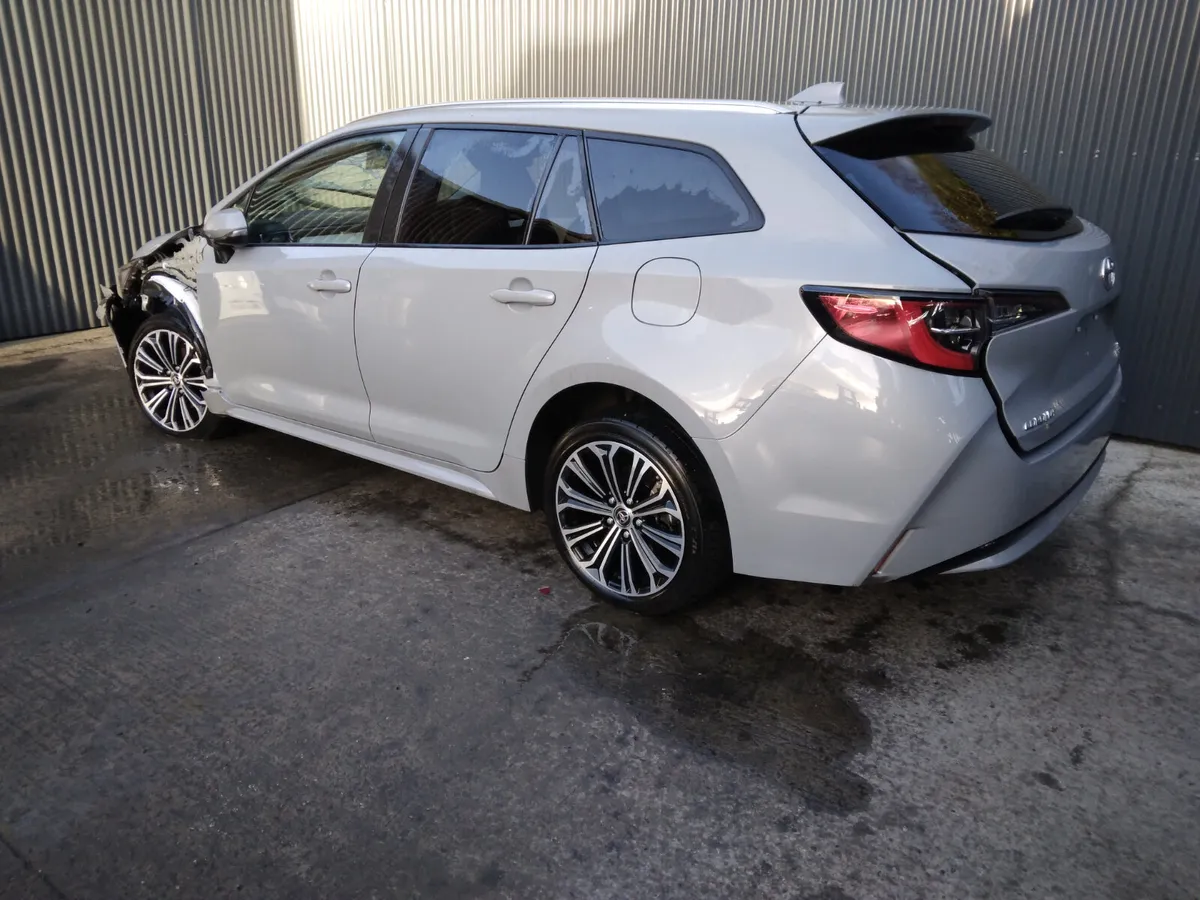 2022 Toyota Corolla Hybrid Breaking/Dismantling - Image 3