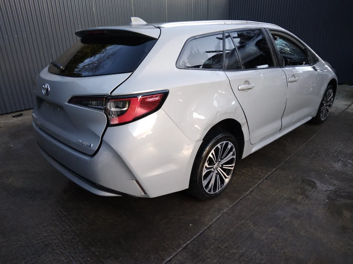 2022 Toyota Corolla Hybrid Breaking/Dismantling - Image 4