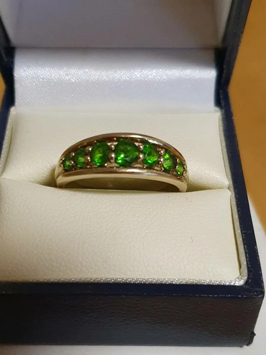 9ct Gold Diopside / Peridot Ring /Vintage/ Elegant - Image 1