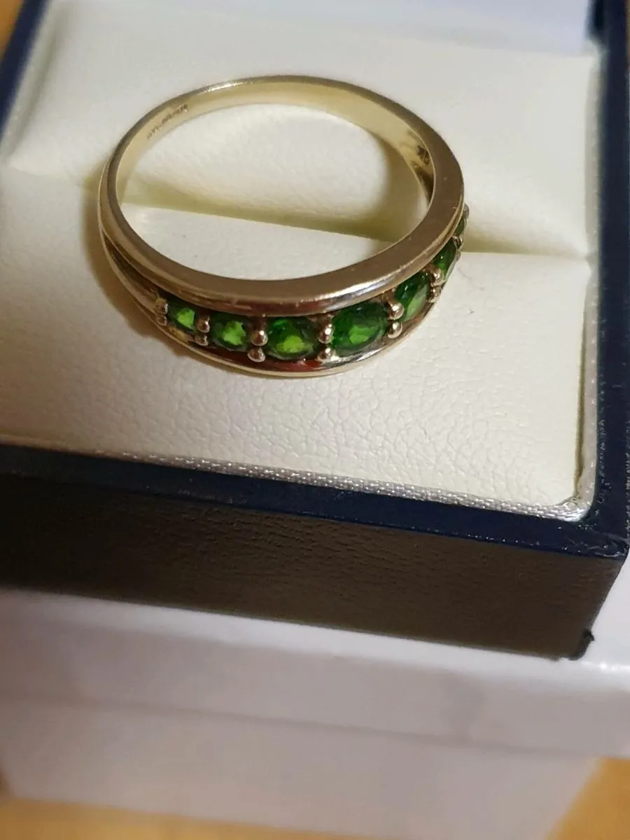 9ct Gold Diopside / Peridot Ring /Vintage/ Elegant - Image 3