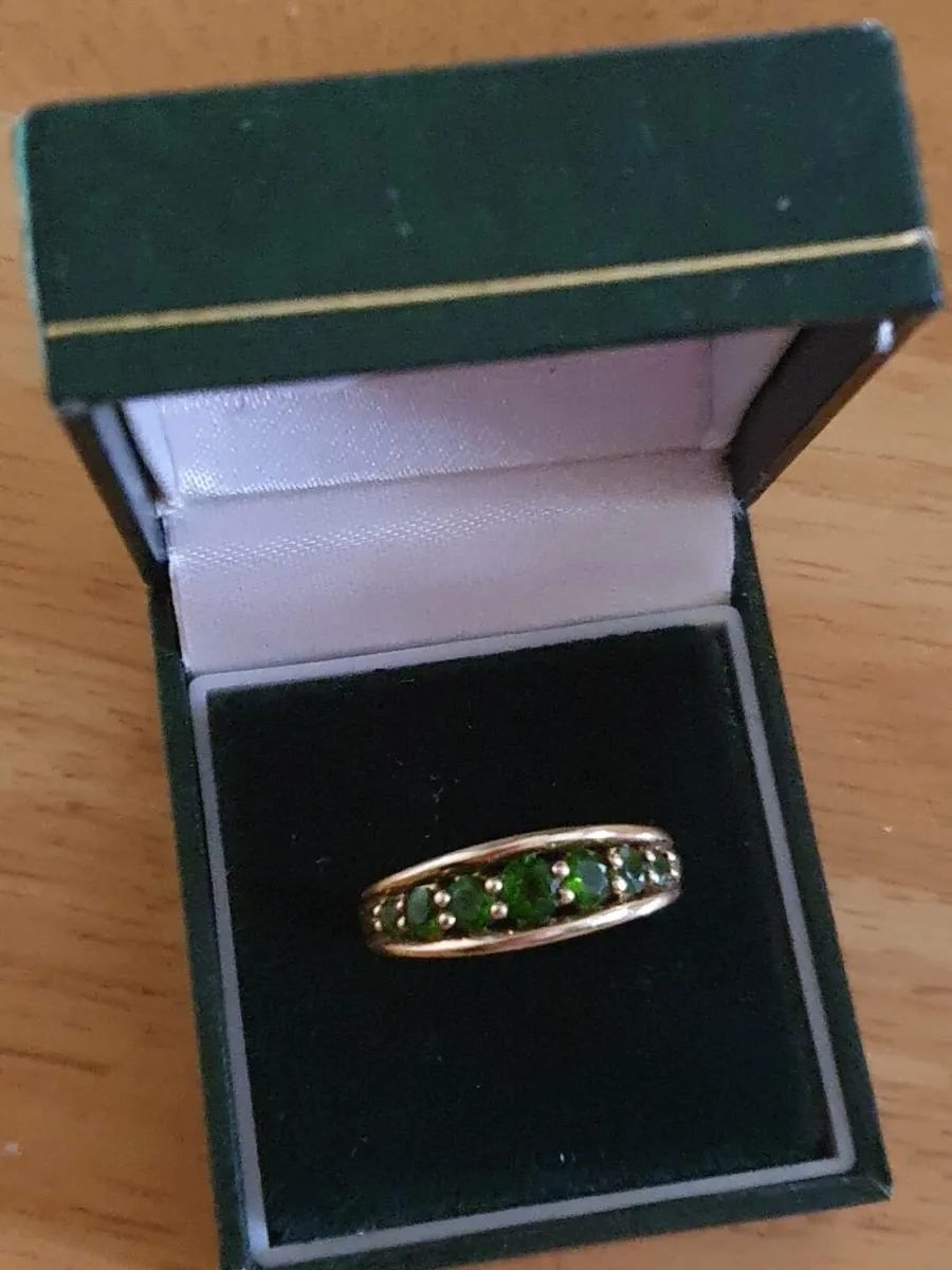 9ct Gold Diopside / Peridot Ring /Vintage/ Elegant - Image 4