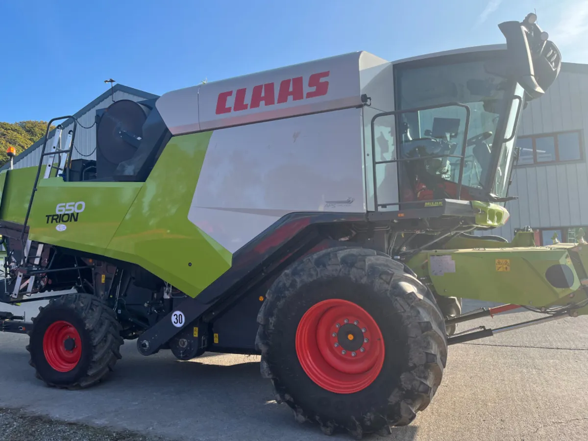 Claas Trion 650 c/w Vario 680 - Image 3