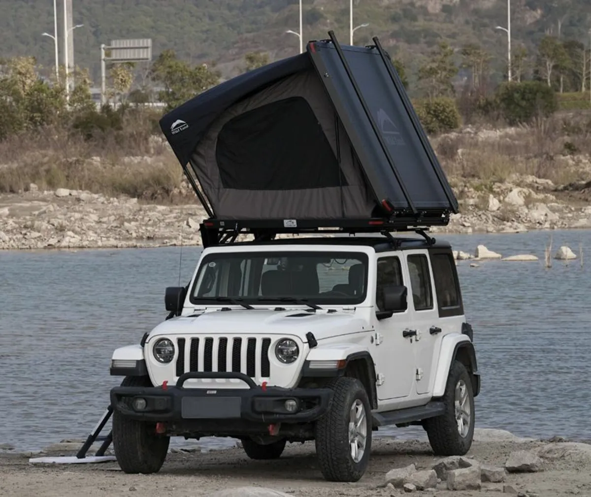 WildLand Desert Cruiser 120Pro Aluminium Rooftent - Image 1