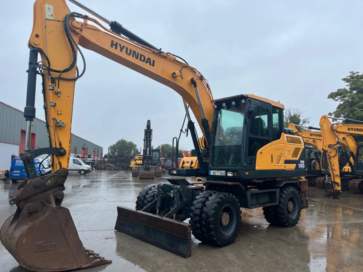Hyundai HW140 Wheeled Excavator - Image 2