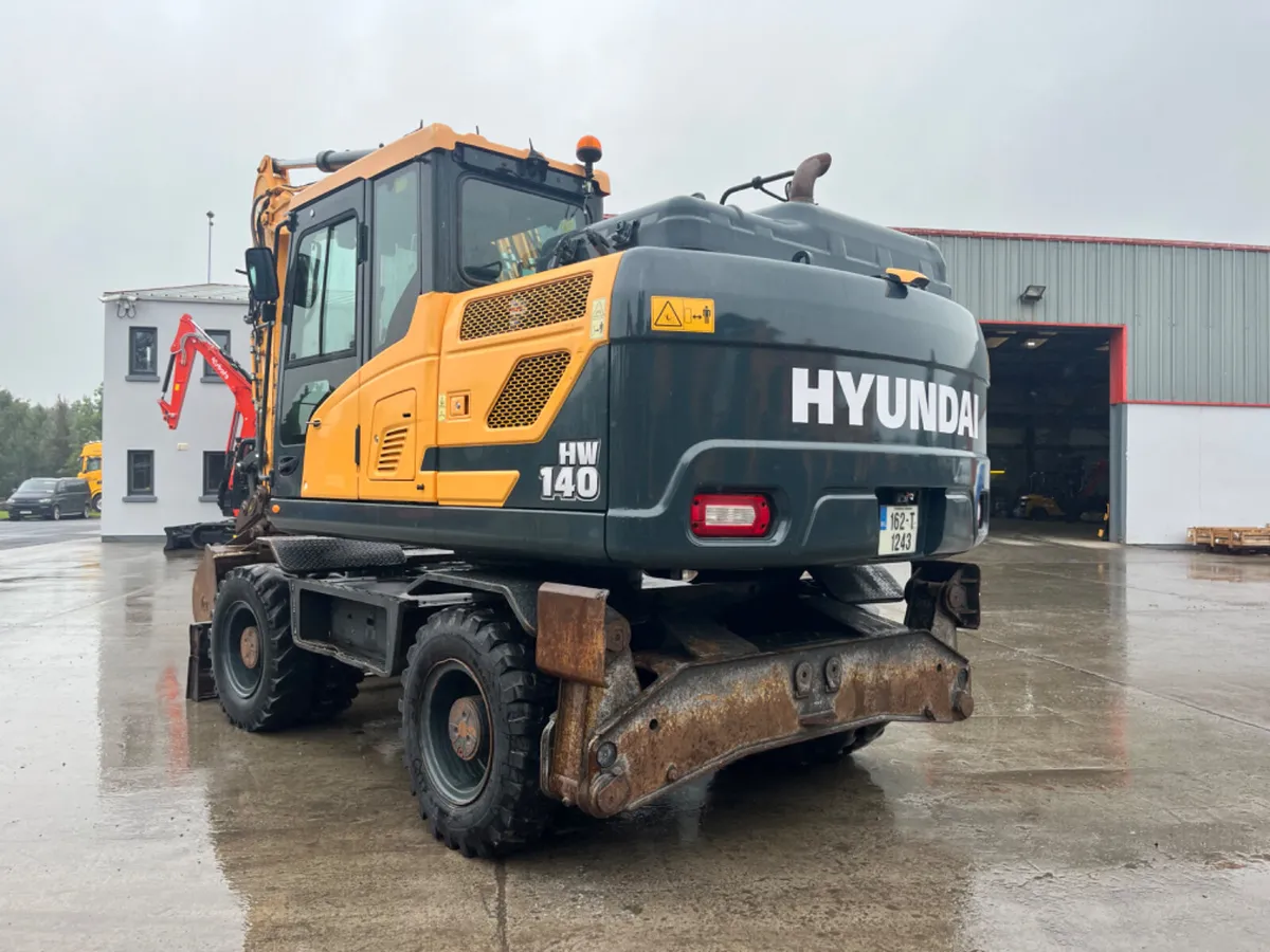 Hyundai HW140 Wheeled Excavator - Image 3