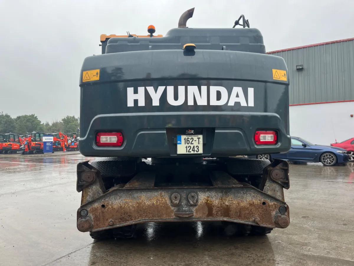 Hyundai HW140 Wheeled Excavator - Image 4