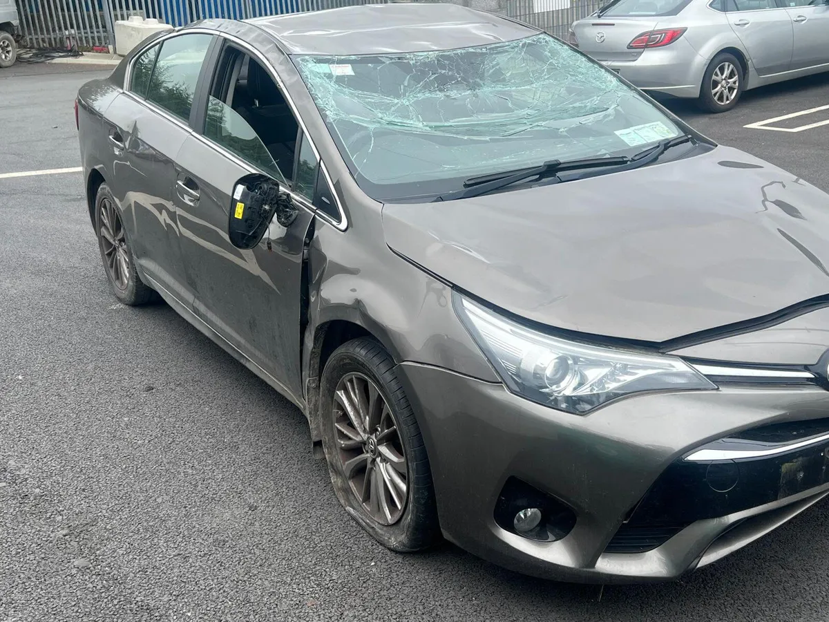 17 TOYOTA AVENSIS  2.0 D LUNA - Image 2