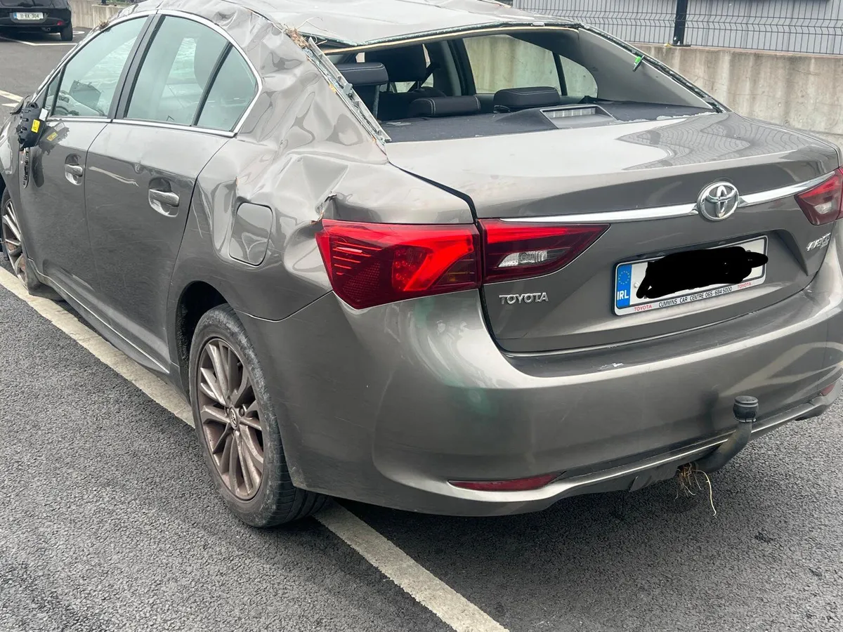 17 TOYOTA AVENSIS  2.0 D LUNA - Image 4