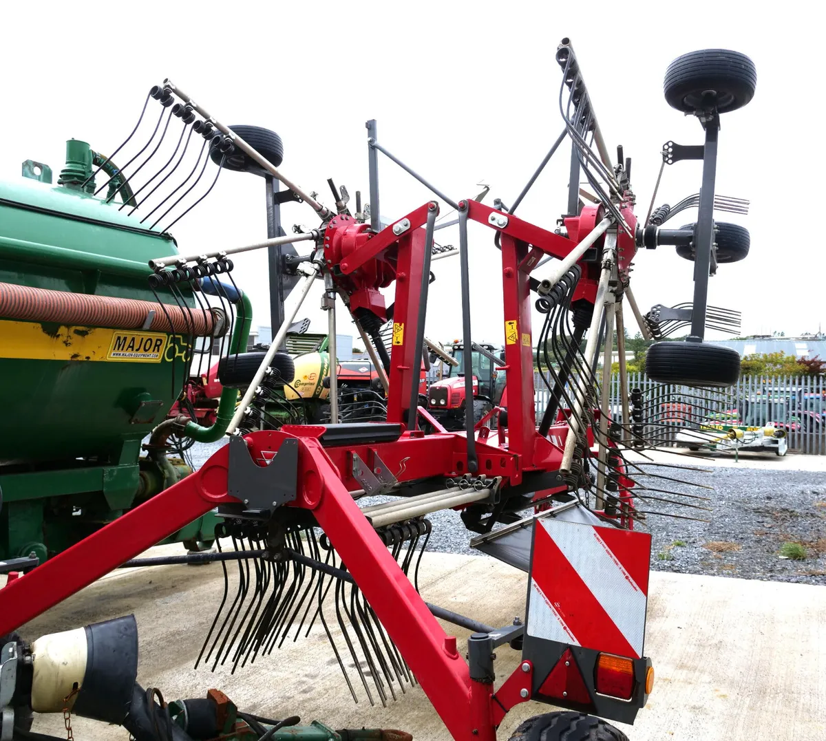 MASSEY FERGUSON 662 RAKE - Image 3