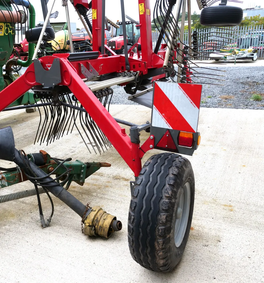 MASSEY FERGUSON 662 RAKE - Image 4