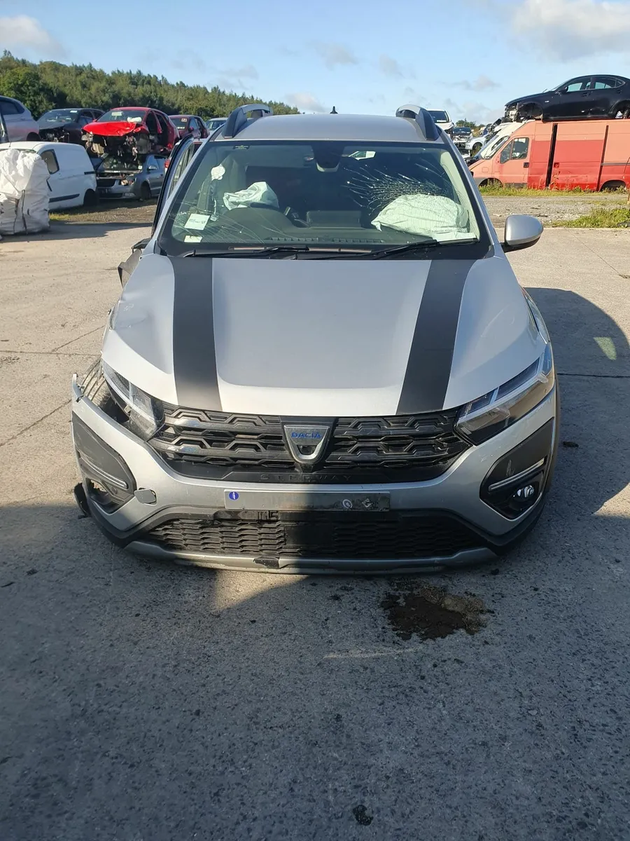 Dacia sandaro Stepway 2022 1.0ptl For Parts - Image 2