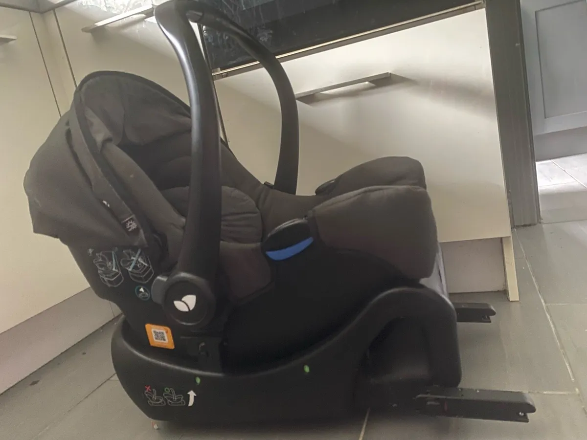 Joie Car Seat and Isofix base for Sale - Image 1