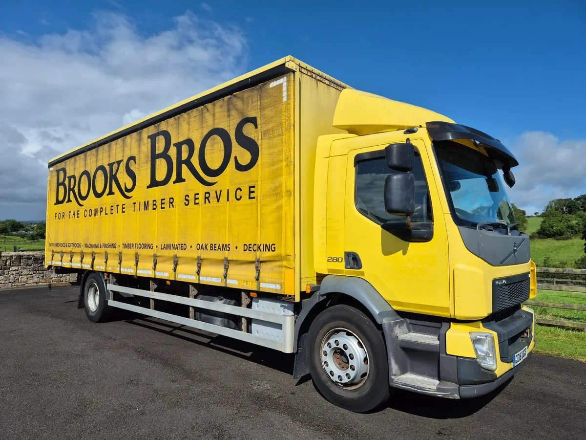 2016 Volvo FL280 28ft Tautliner barn doors - Image 1