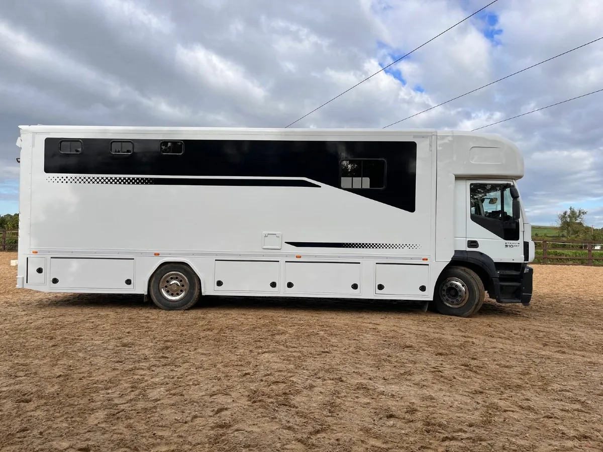 Horse Truck -18t  Iveco Stralis 310hp Auto - Image 1