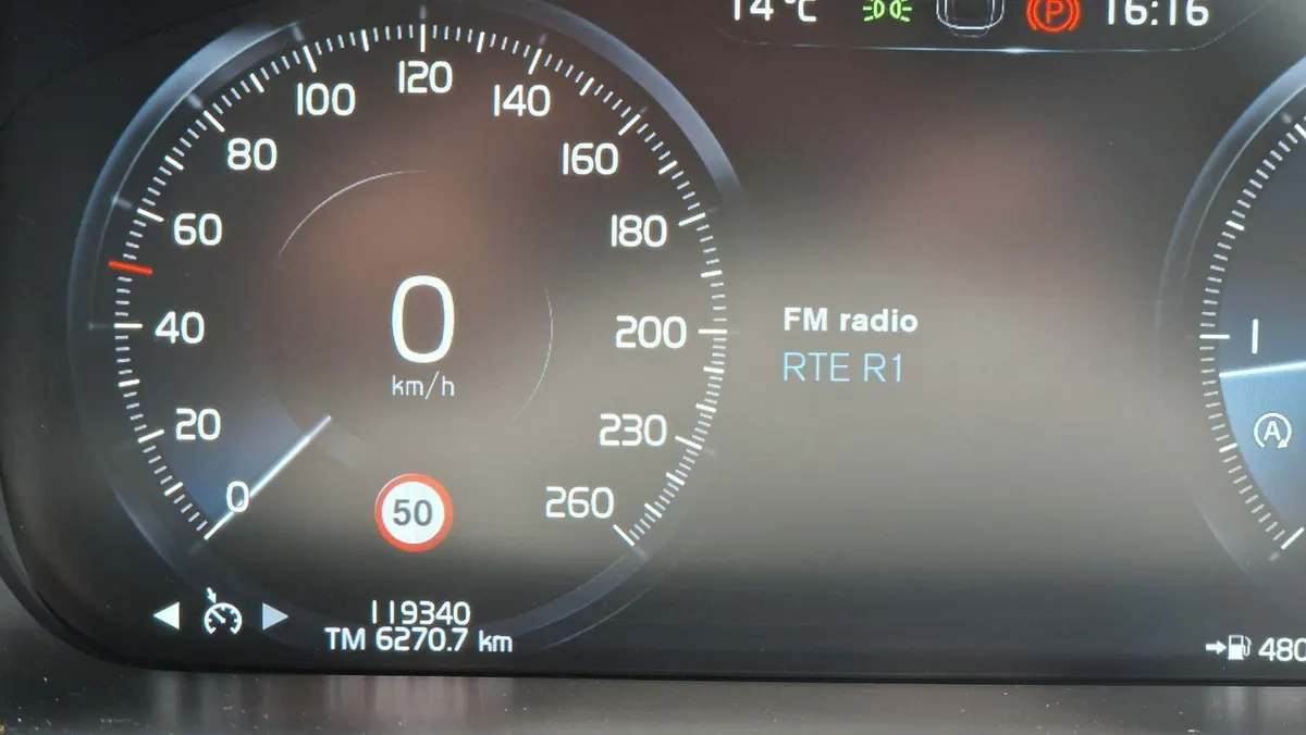 Volvo XC90 2.0 D5 Momentum GT, 7 seater - Image 4