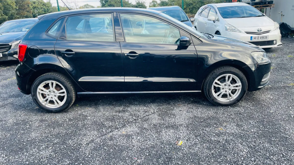 Volkswagen Polo 2015 Automatic 38400 km Low Mileag - Image 4